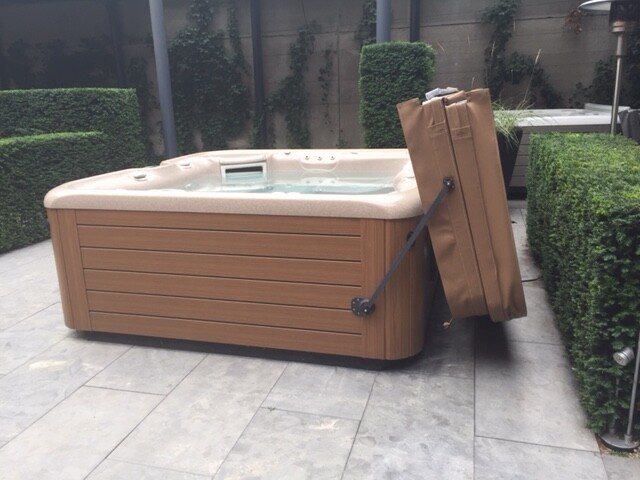 Covercradle open - HotSpring