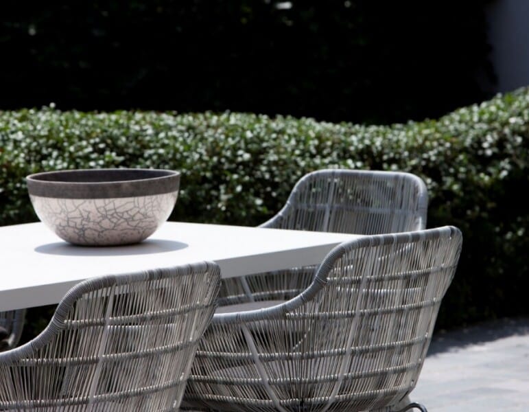 eettafel-met-schaal-met-patroon
