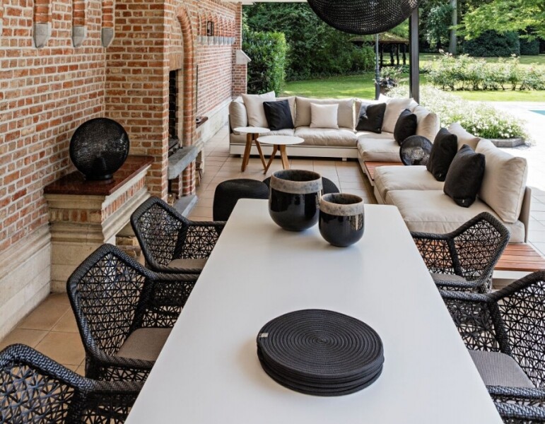 tuinset-eettafel-onder-overkapping