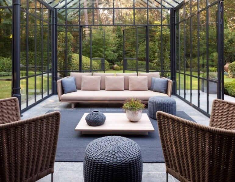 rieten-tuinset-in-veranda-bruin-grijs