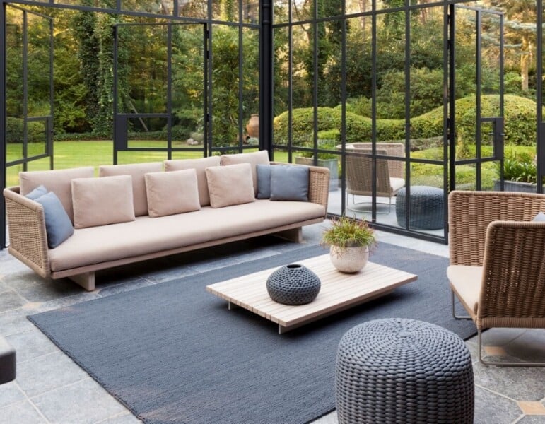 rieten-tuinset-in-veranda-schuinaanzicht-links-bruin-grijs