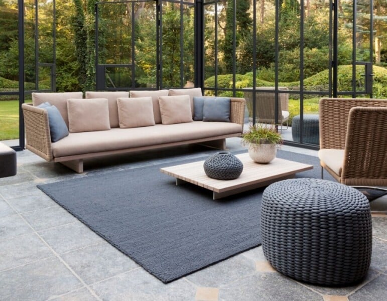 rieten tuinset-in-veranda-schuinaanzicht-links-dichterbij-bruin-grijs
