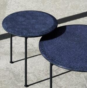 gallery outdoor small table Borea keramisch A041 op stenen ondergrond schuin bovenaanzicht
