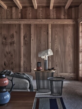 flexform berry 1021day bijzettafels grijs in een woonruimte