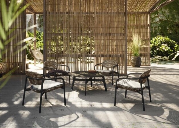 4 stoelen rond tafel