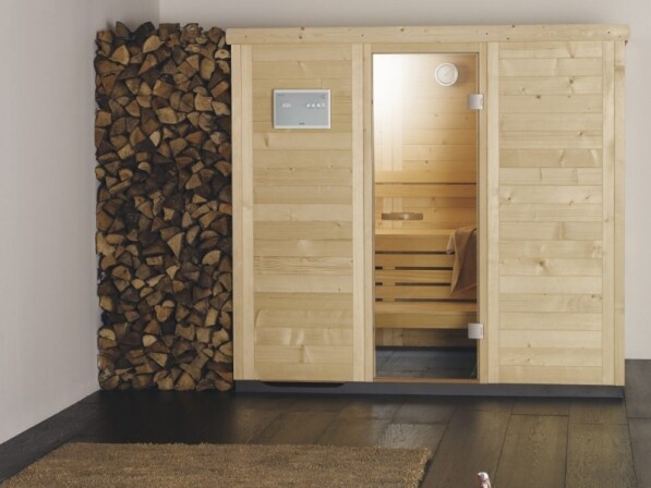 empire houten sauna voorzijde in open ruimte op houten vloer