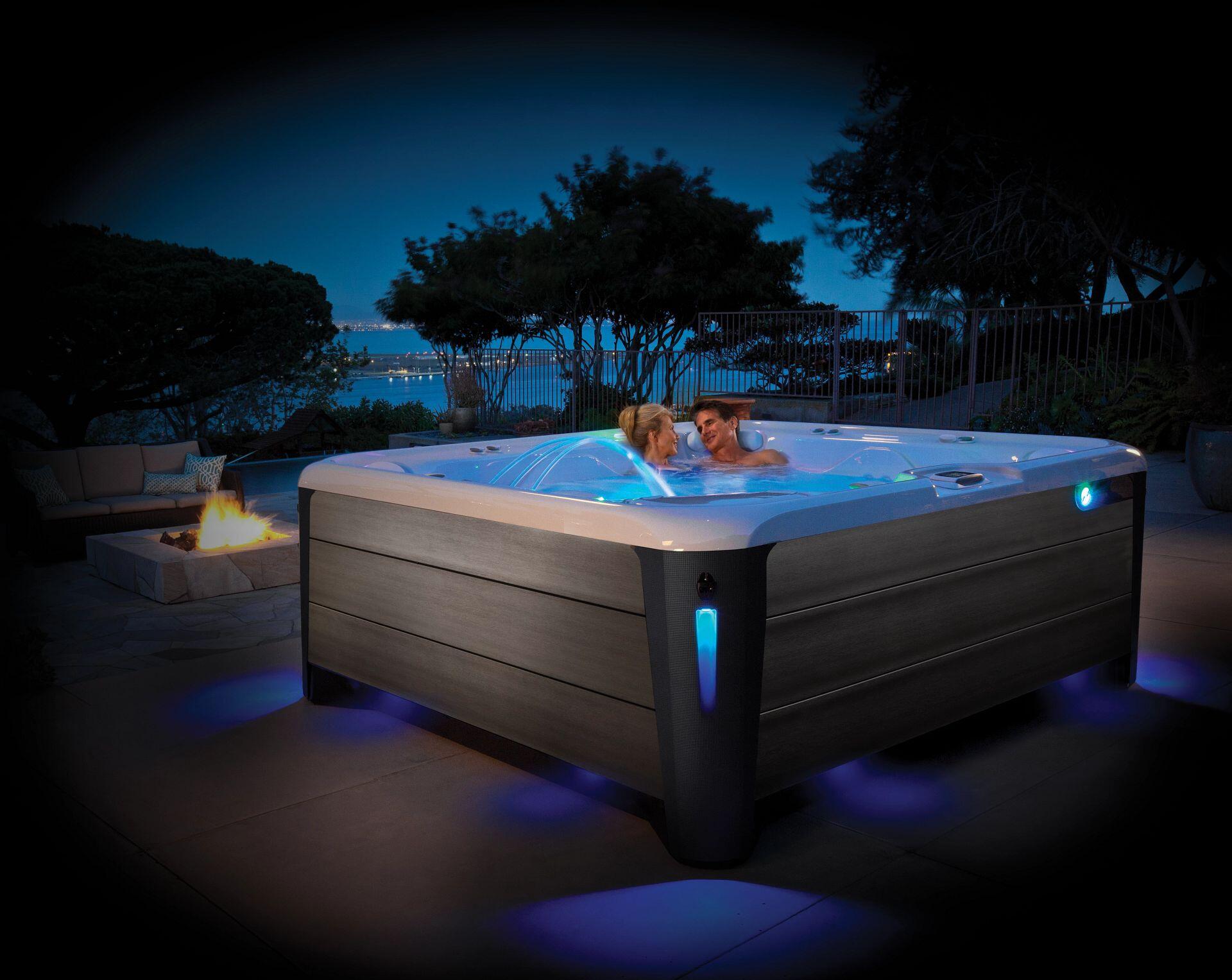 Stocksale actie HotSpring Evening-in-HSS-Highlife-jacuzzi